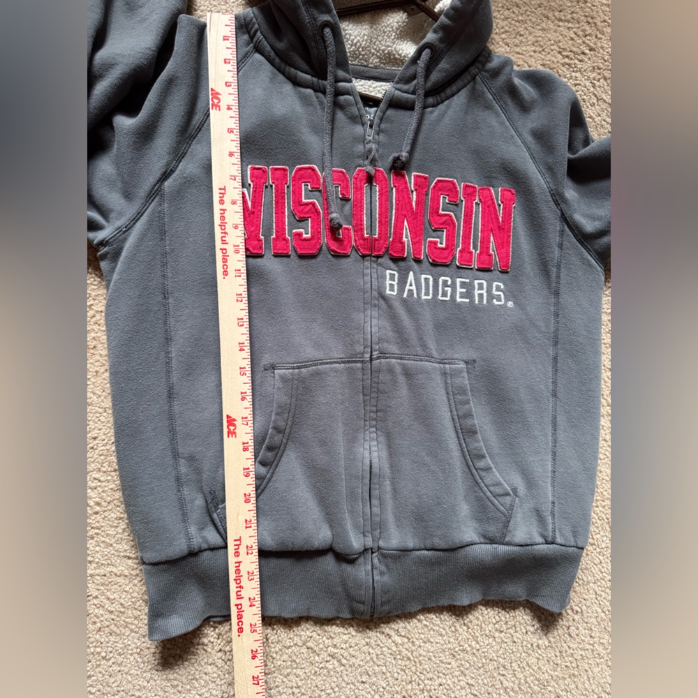 Wisconsin Badgers Hoodie Full Zip Sherpa Fleece Lined Sweatshirt Size Medium - Picture 6 of 7